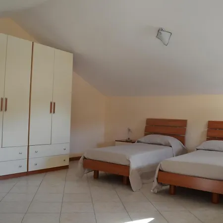 Con Piscina Vista Monte Nerone Apartment