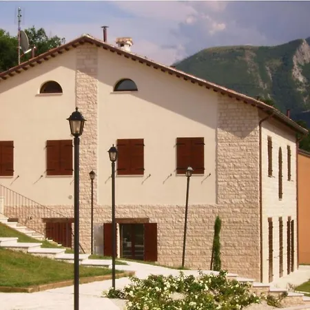 Con Piscina Vista Monte Nerone